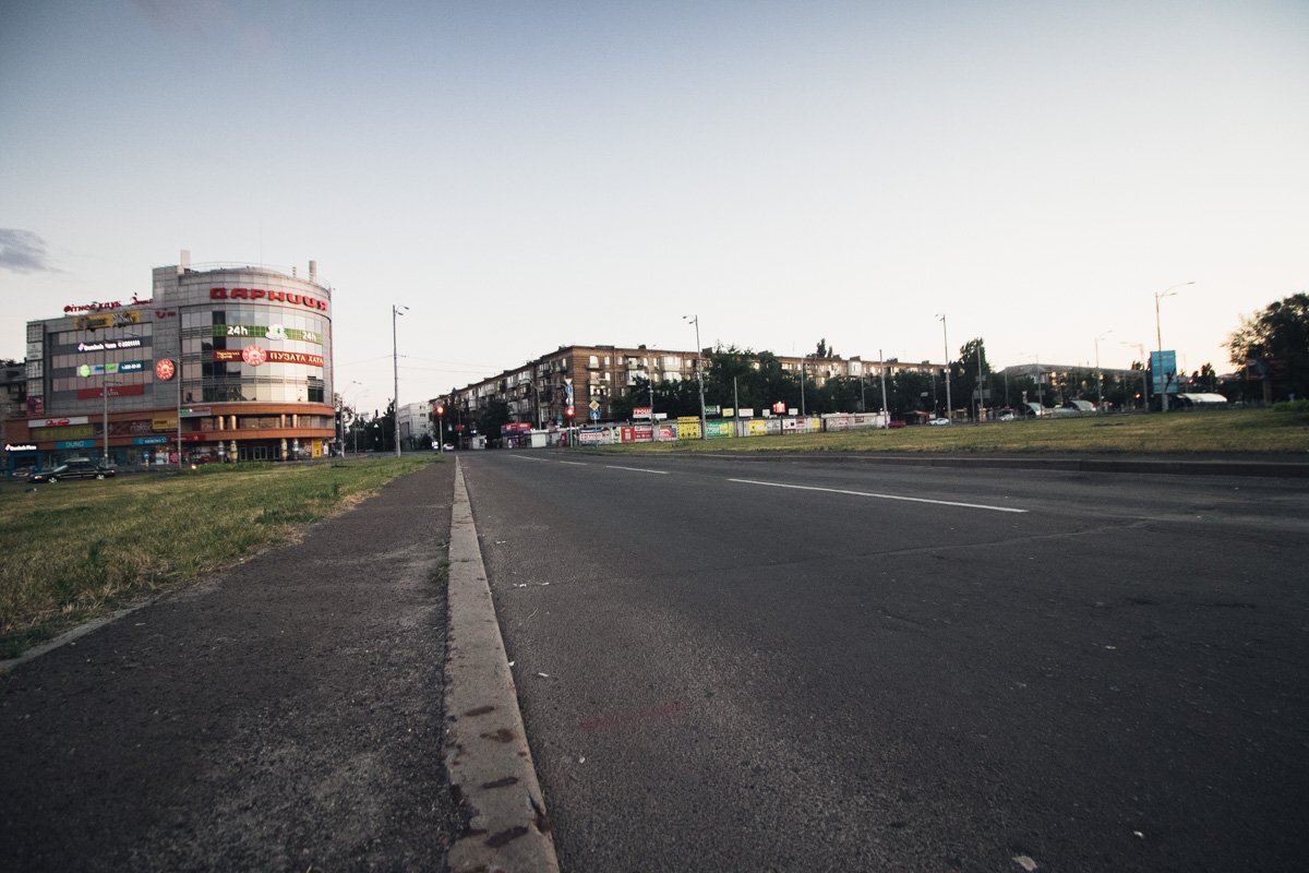 Вместо асфальта пешеходы будут ходить по плитке Вместо асфальта пешеходы будут ходить по плитке