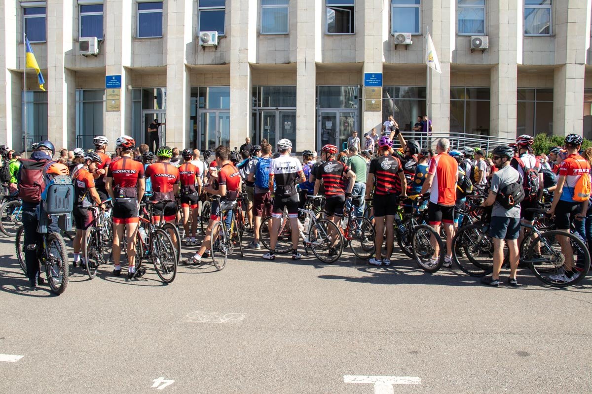 Митингующие требовали отставки президента Федерации велоспорта Александра Башенко