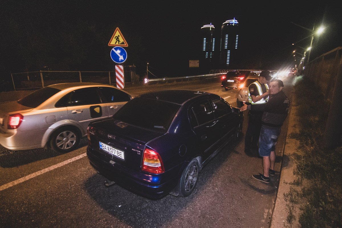 В пятницу, 5 июля, в Киеве на Гидропарке произошла авария с участием трех легковушек и автобуса