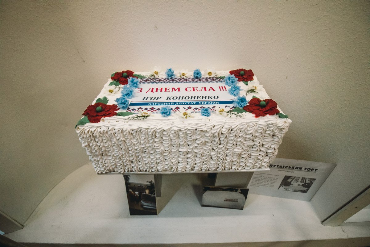 Некоторые депутаты используют так называемую "продуктовую агитацию" Некоторые депутаты используют так называемую "продуктовую агитацию"