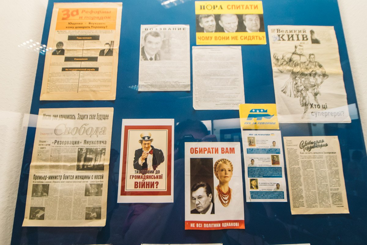 Эти плакаты и вырезки из газет не требуют дополнительных комментариев Эти плакаты и вырезки из газет не требуют дополнительных комментариев