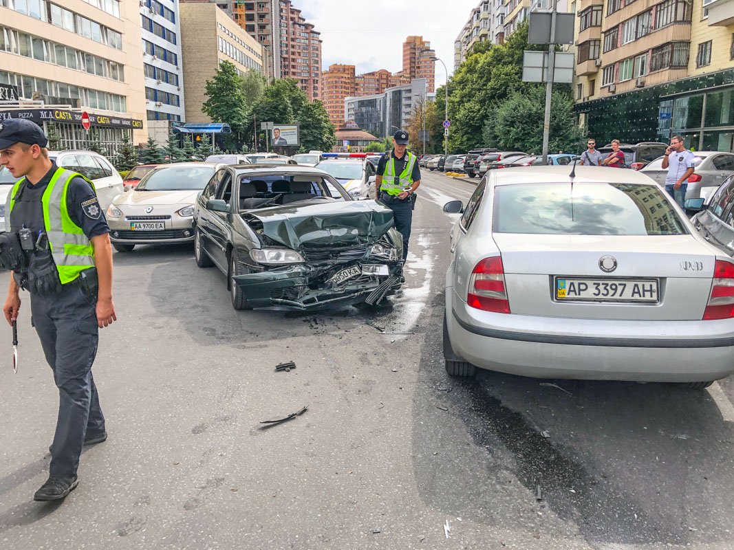 Водитель Opel получил различные травмы и был госпитализирован Водитель Opel получил различные травмы и был госпитализирован