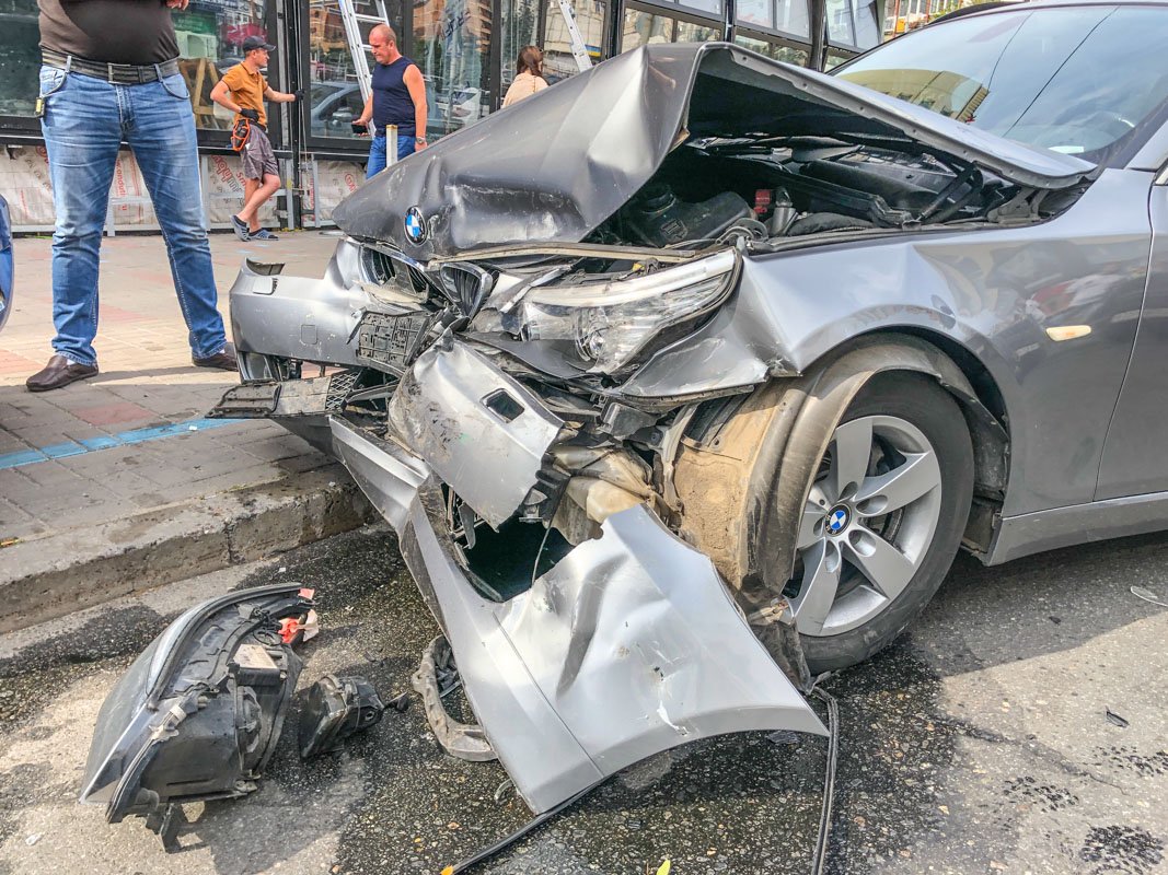 Предварительно, водитель бумера выехал на встречную полосу Предварительно, водитель бумера выехал на встречную полосу
