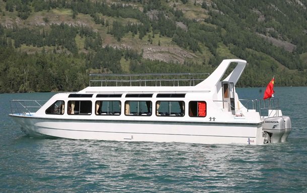 Судно с туристами перевернулось в Черном море Судно с туристами перевернулось в Черном море