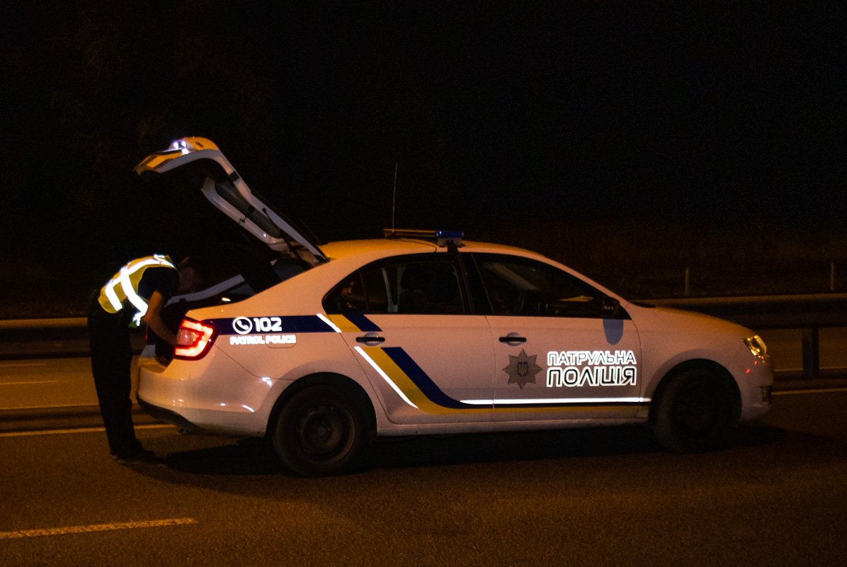 На месте работал экипаж патрульной полиции, "скорая" и следственно-оперативная группа На месте работал экипаж патрульной полиции, "скорая" и следственно-оперативная группа