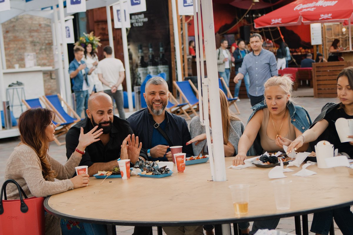 Одним из таких местечек стал Арт-завод Платформа, который принял в свои объятия десятки счастливых гостей Одним из таких местечек стал Арт-завод Платформа, который принял в свои объятия десятки счастливых гостей