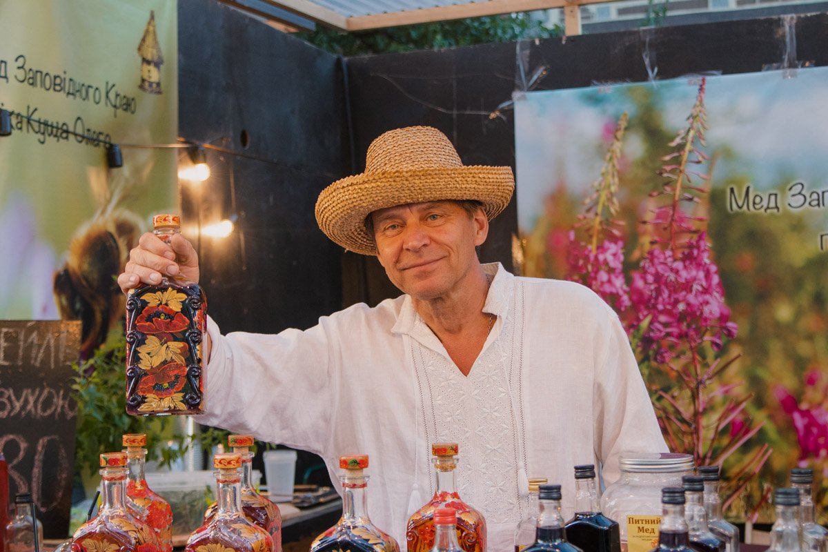 Естественно, любой фестиваль не обходится без вкусной еды и не менее вкусных напитков Естественно, любой фестиваль не обходится без вкусной еды и не менее вкусных напитков