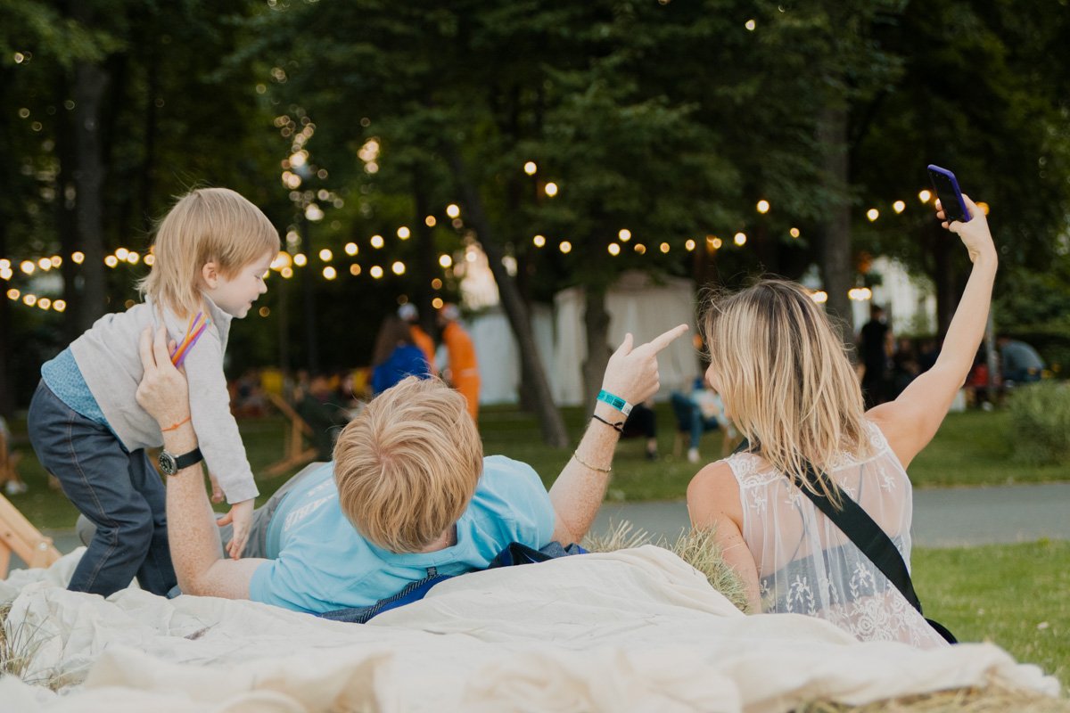 Многие приходили семьями Многие приходили семьями