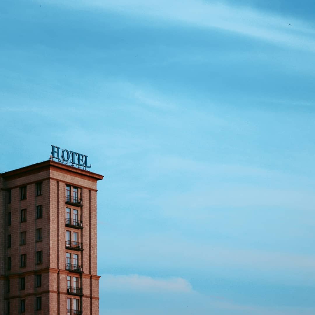 Июльское небо прекрасно не только на закате. Насыщенную фактуру облаков подметил @vlad.pyatigor