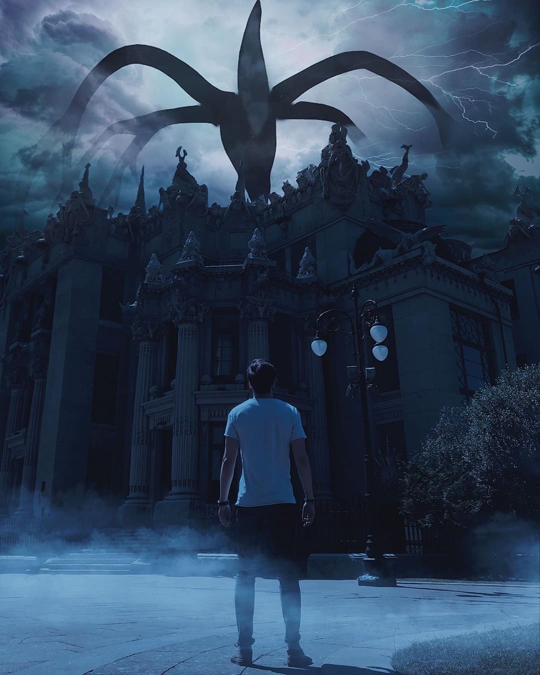 Очень странные дела по-киевски. Отличную локацию и идею для съемок увидел @vlad_anhelov