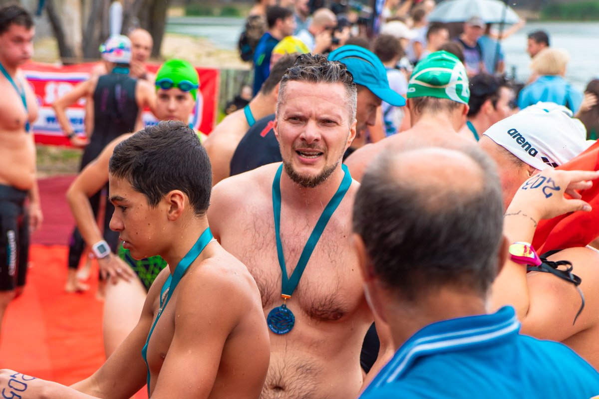 Пляж в парке "Наталка" заполнился большим количеством семей с маленькими детками, пожилыми людьми и молодежью