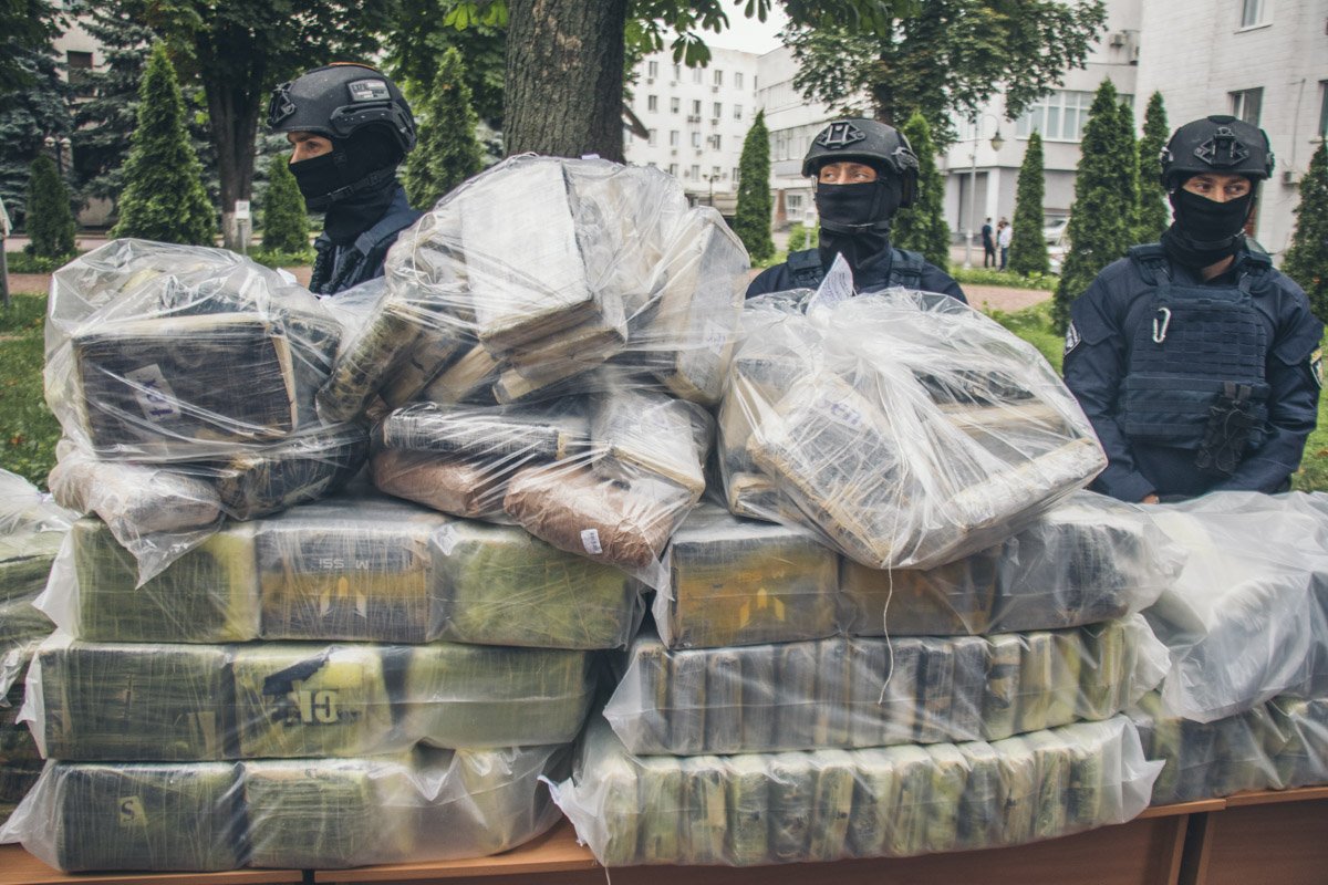 Правоохранители изъяли партию кокаина весом 400 килограмм