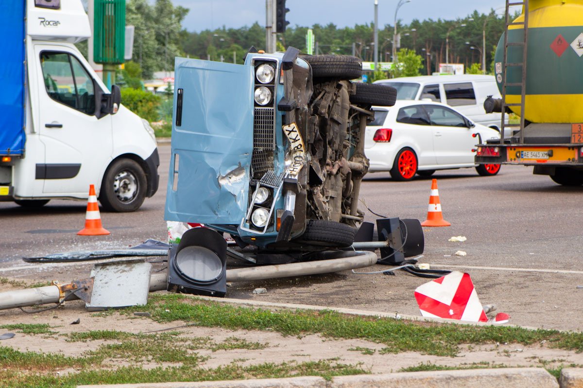 В результате ДТП патрульным пришлось вручную регулировать движение на этом участке