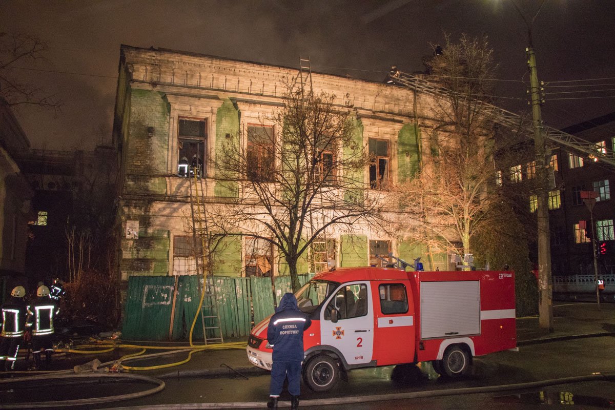 Здание заброшено Здание заброшено