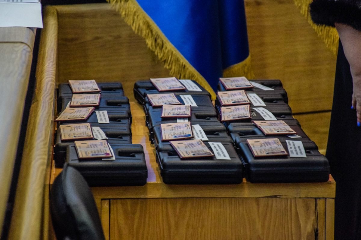 К наградному оружию прилагаются разрешительные документы К наградному оружию прилагаются разрешительные документы