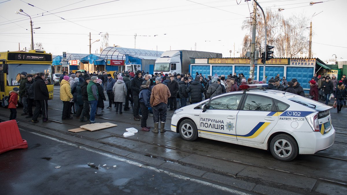 Возмущенные работники рынка перекрыли улицу Бориспольскую