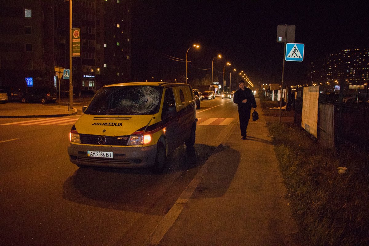 С одной стороны выход на зебру плохо просматривается