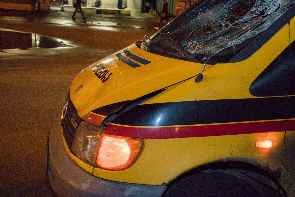 Таз сломан а капот только помялся