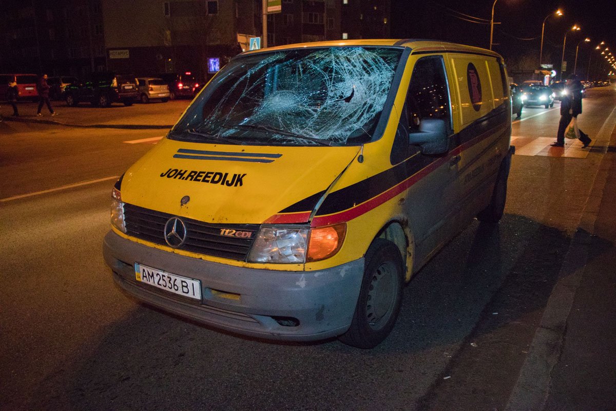 Внешний вид мерседеса немного подпорчен