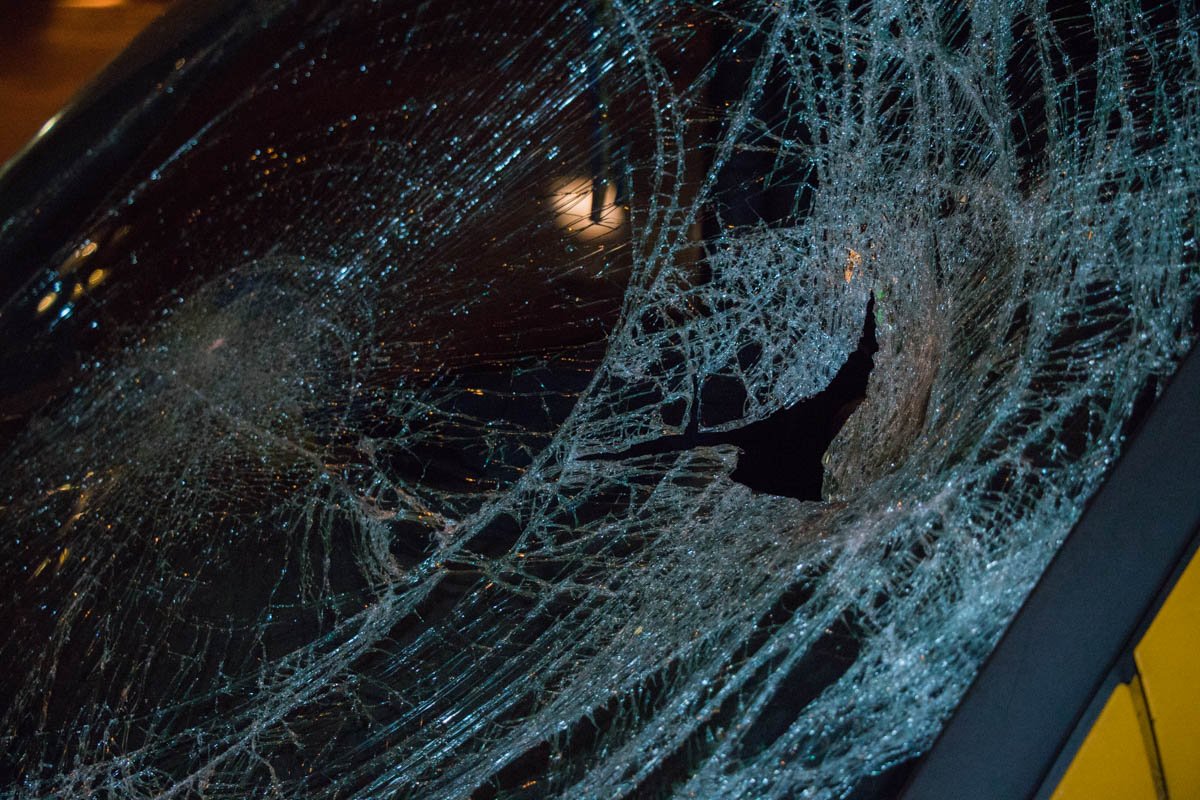 Лобовое пробито насквозь