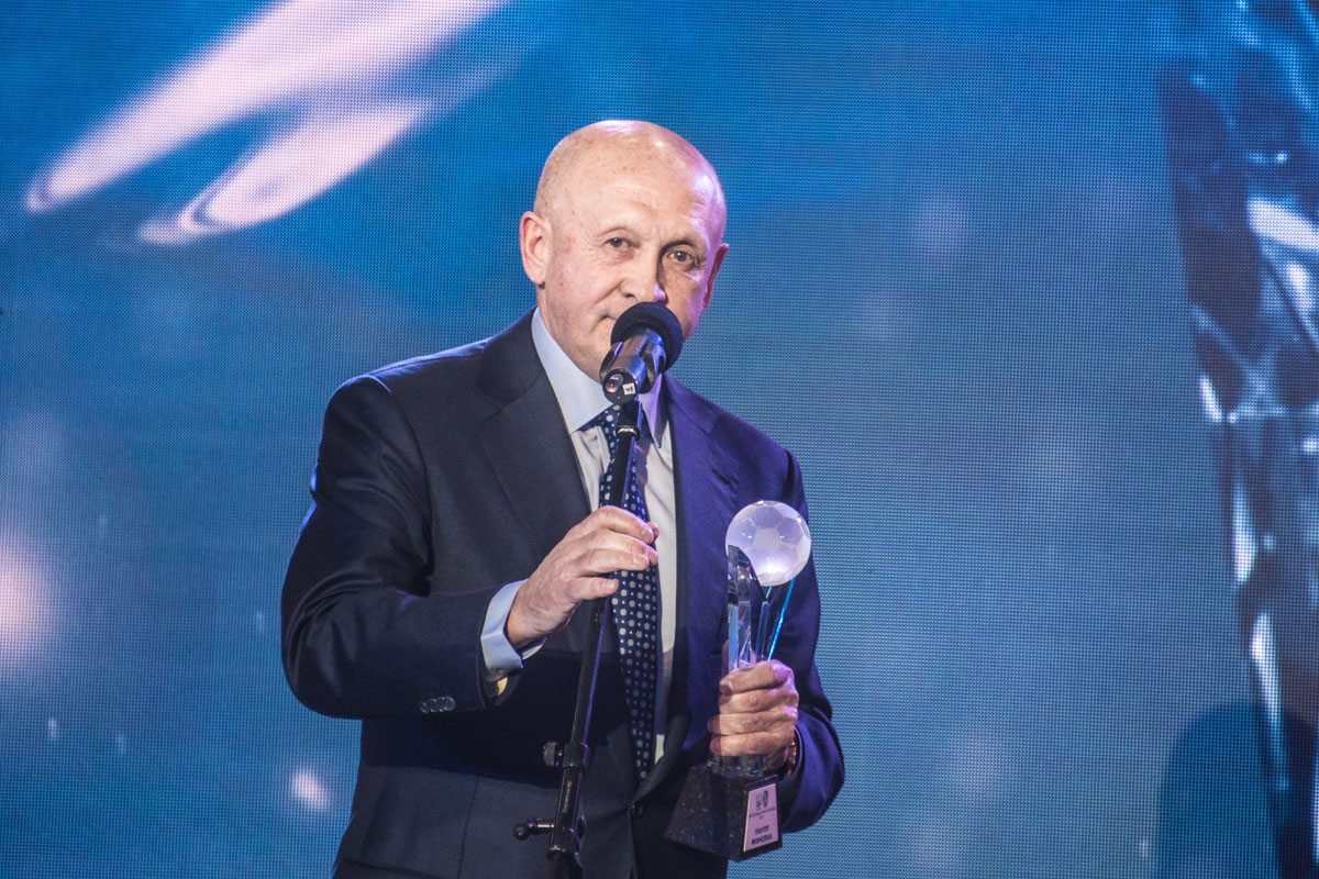 Награждали победителей почетные гости церемонии 