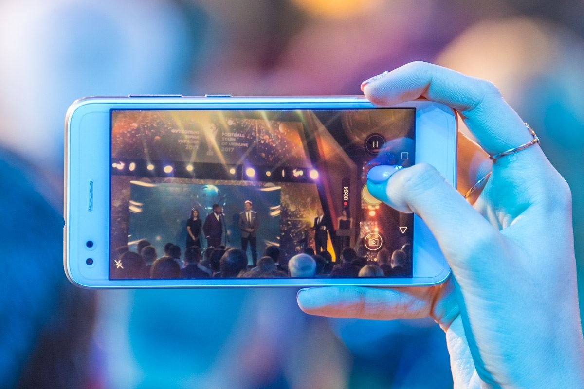 Зрители даже показывали в прямом эфире церемонию в своих соцсетях