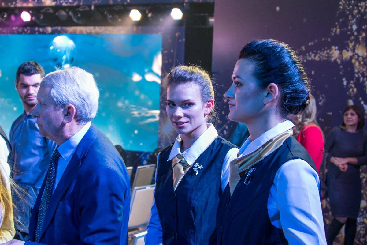 Девушка увидела красивого футболиста