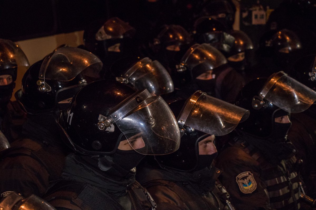 Силовики стояли стеной Силовики стояли стеной