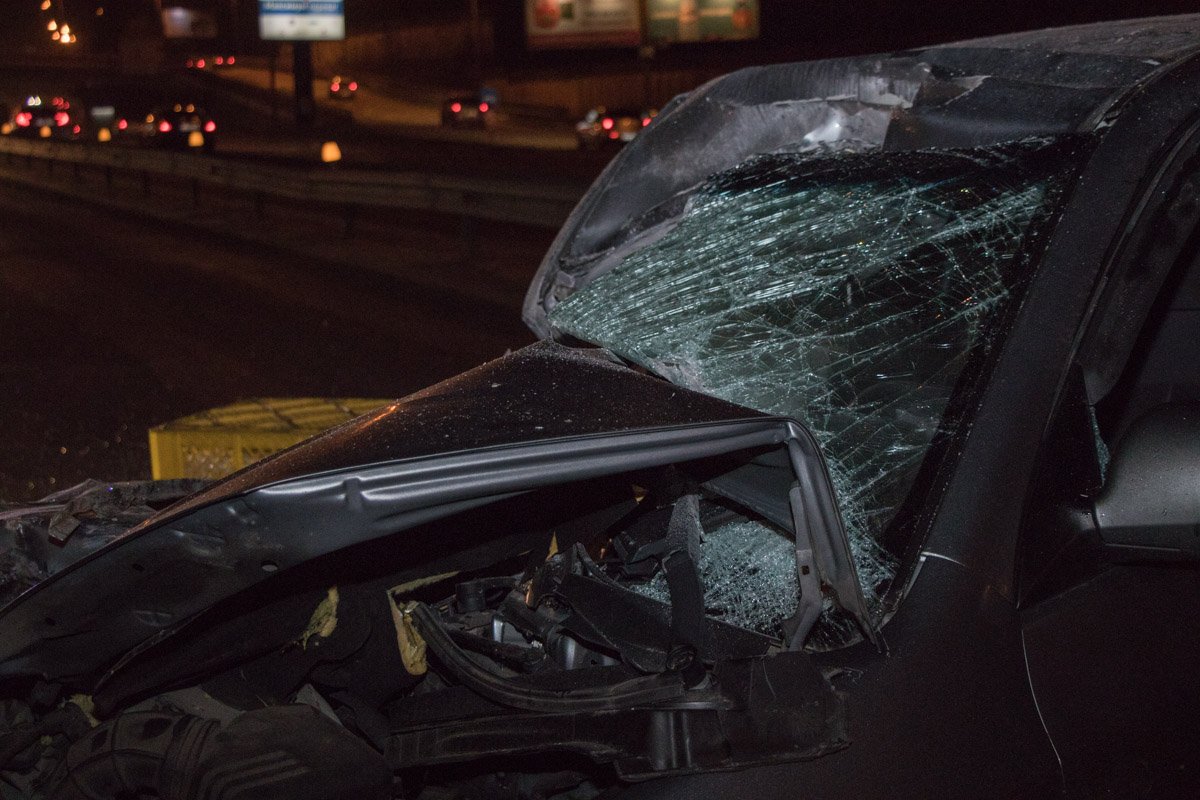 Метал от удара пошел в салон