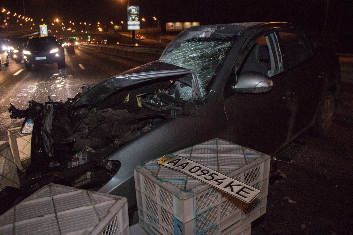 Левая сторона авто, пострадала меньше