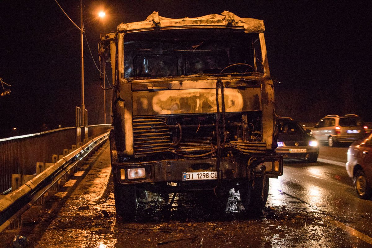 Грузовик приобрел постапокалиптические очертания