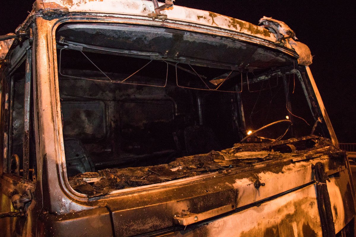 В кабине не осталось ни пластика ни ткани