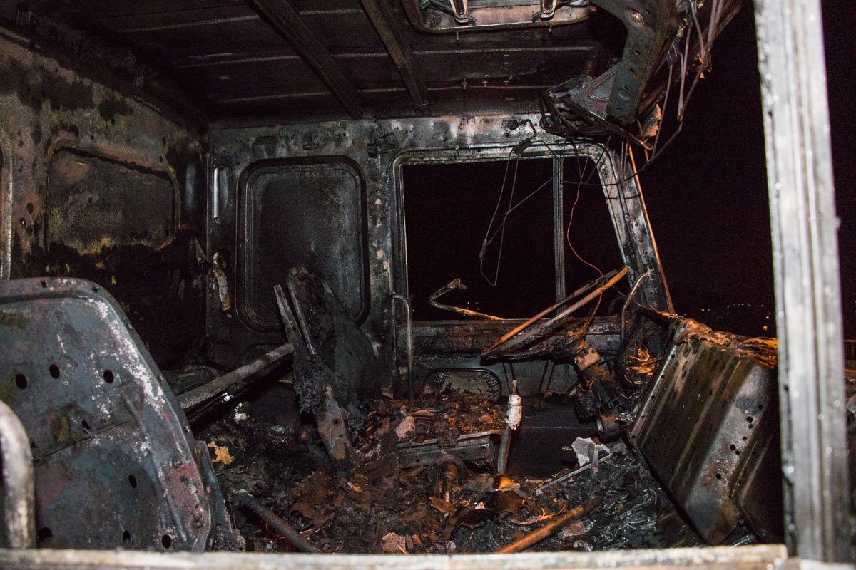 Поролоновые сиденья загорелись моментально