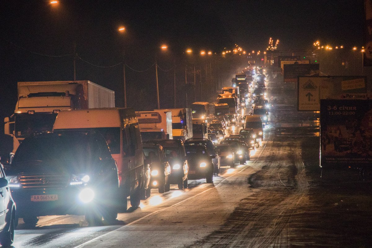В сторону города образовалась пробка