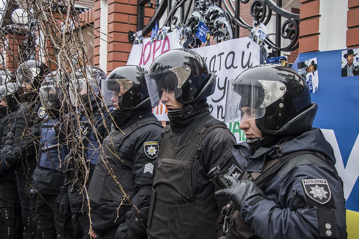 Под домом генпрокурора