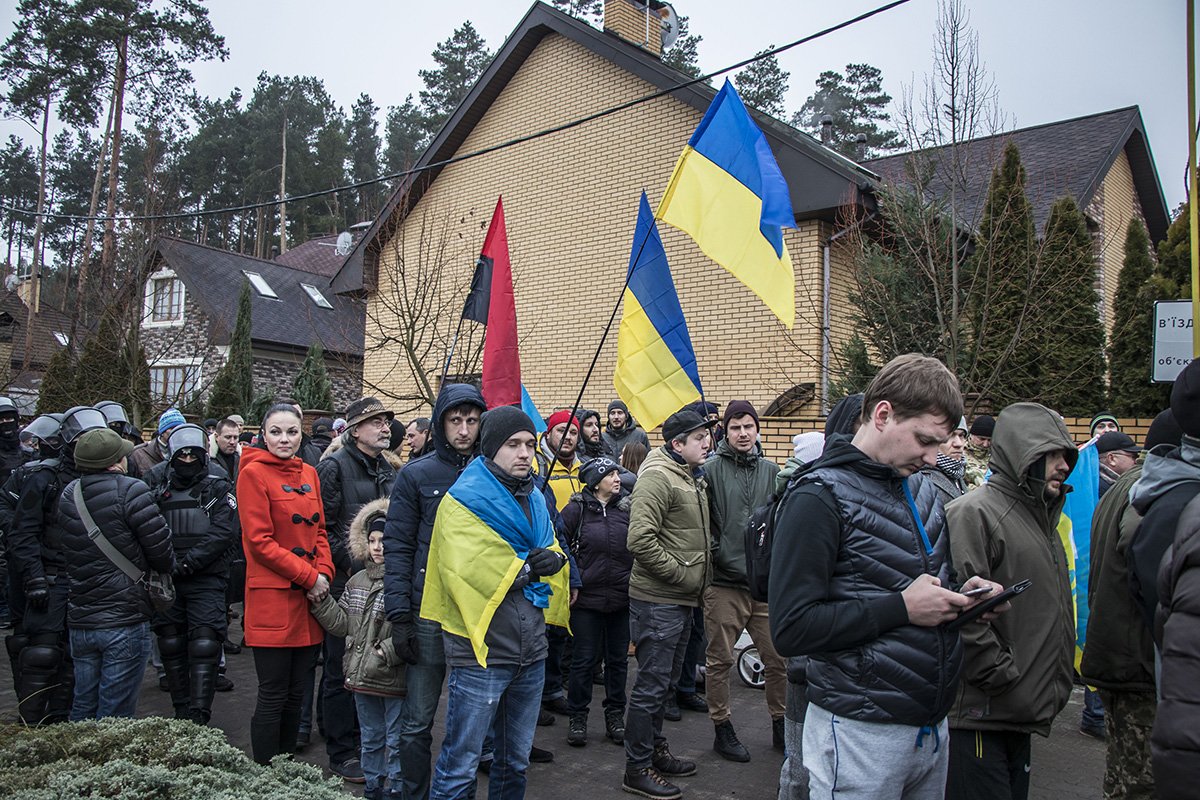 На митинг пришли около 300 человек