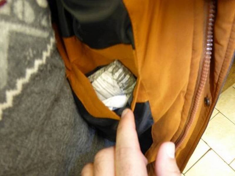 Свертки с каннабисом в карманах 22-летнего парня