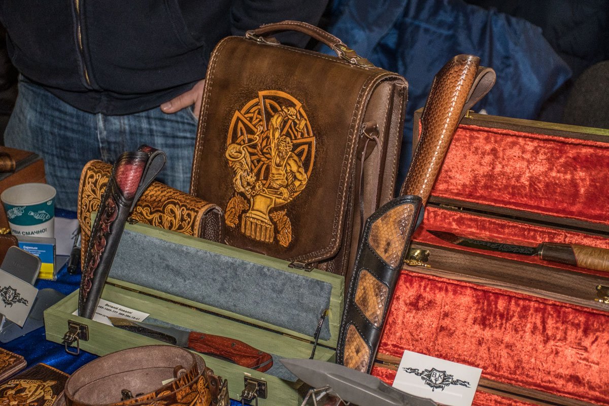 На выставке продавали не только ножи