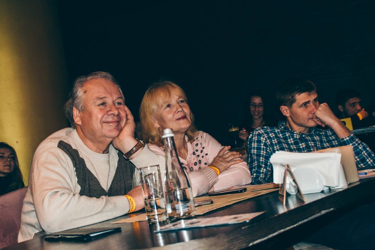 Гости вечера остались очень довольны встречей с любимым ведущим Гости вечера остались очень довольны встречей с любимым ведущим