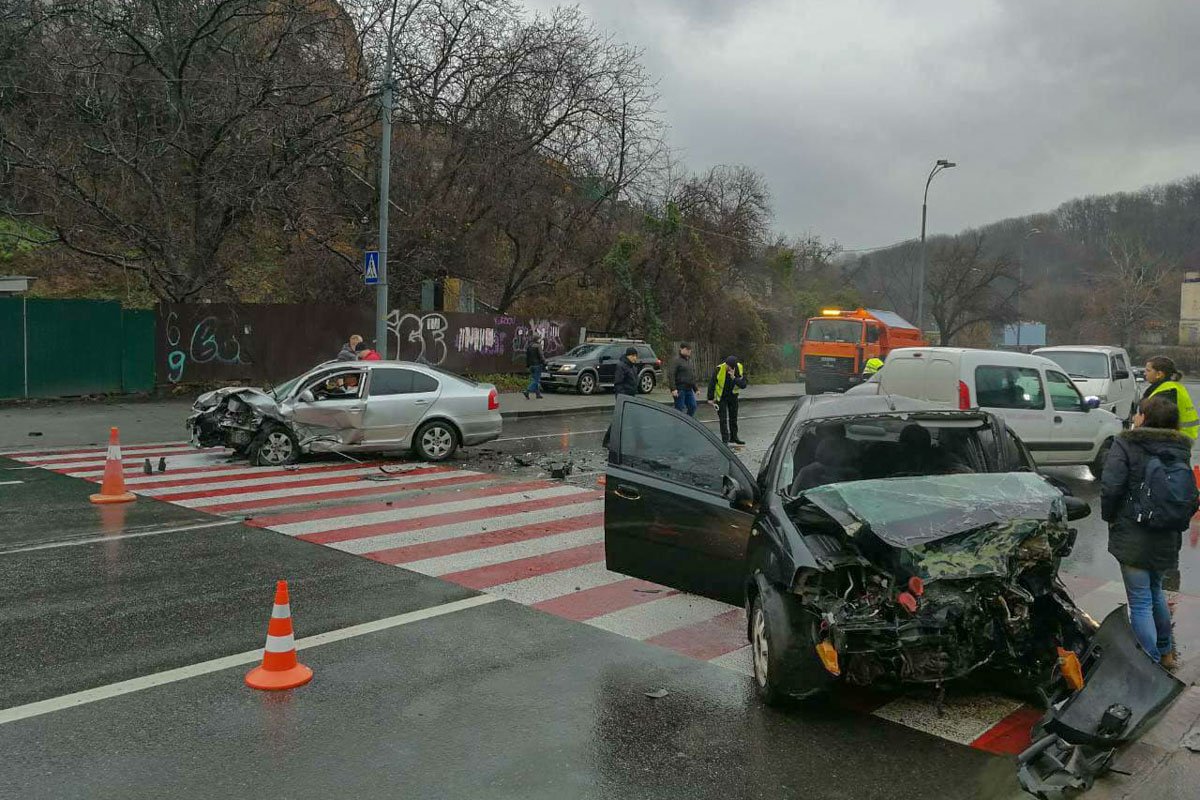 Авария произошла на Старонаводницкой улице