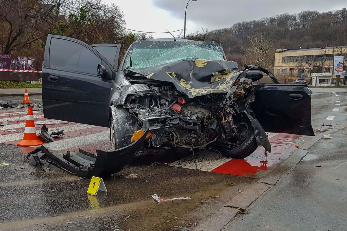 Пассажира также увезли медики