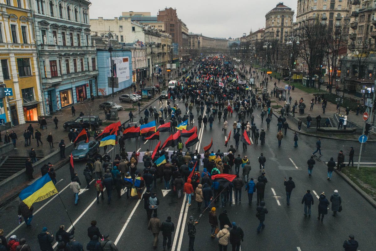Митингующих не остановила сырая погода и дождь Митингующих не остановила сырая погода и дождь