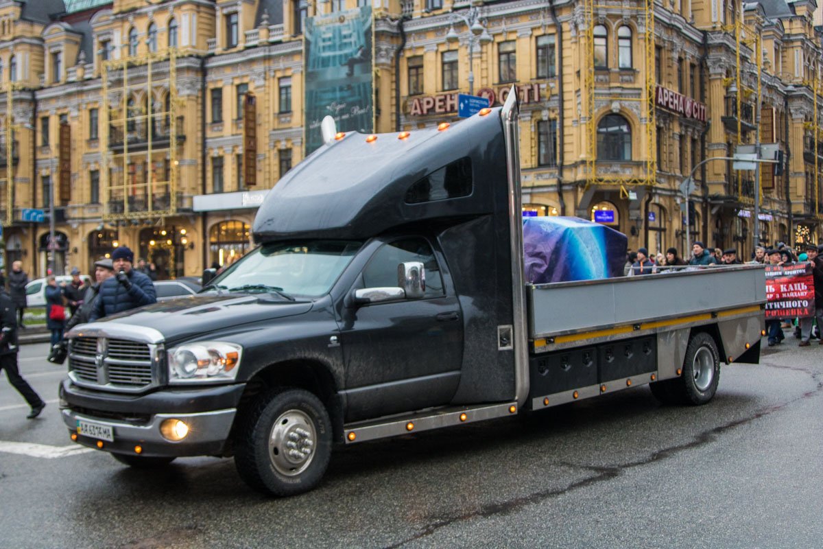 Маршем прошло около 10 колонн Маршем прошло около 10 колонн