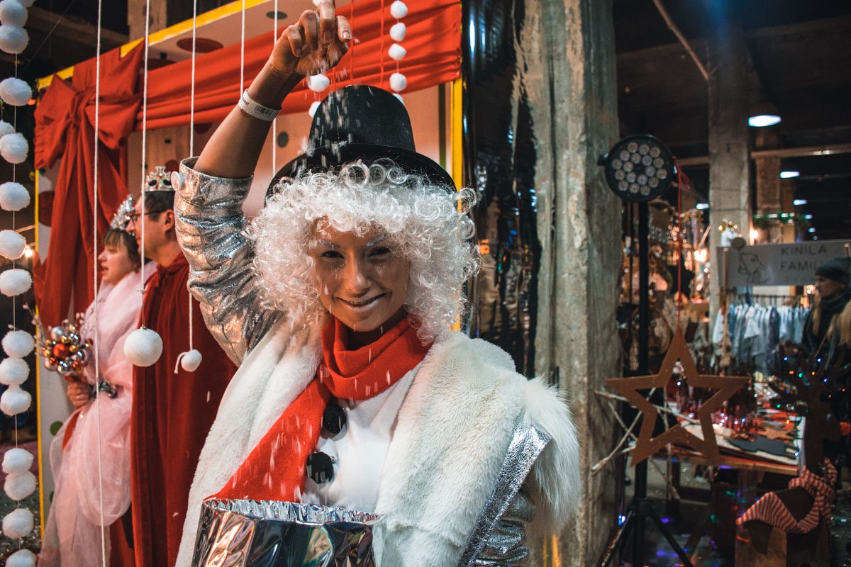 Забавные аниматоры развлекали детей и взрослых