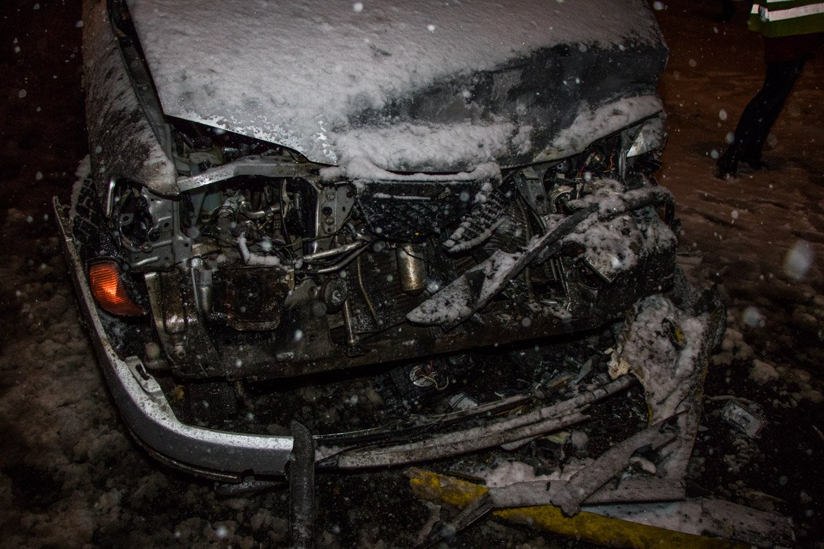 Авто начало резко крутить на дороге