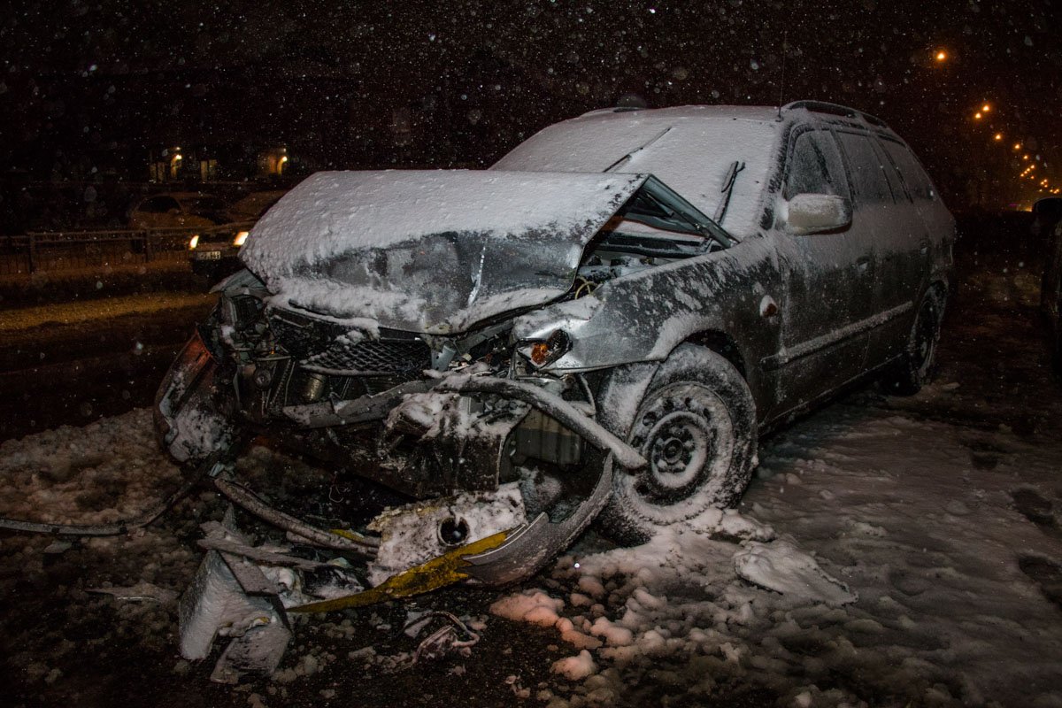Водитель и пассажир легковушки сразу сбежали с места ДТП