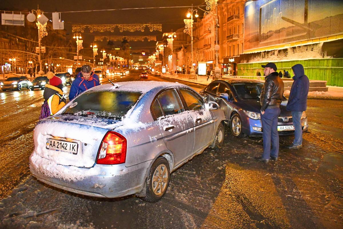 Водитель Hyundai говорит, что нарушение заметил, но столкновения не избежал Водитель Hyundai говорит, что нарушение заметил, но столкновения не избежал