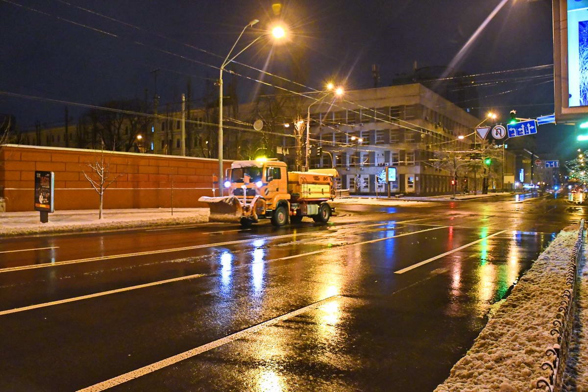 313 спецмашин вышли на улицы Киева