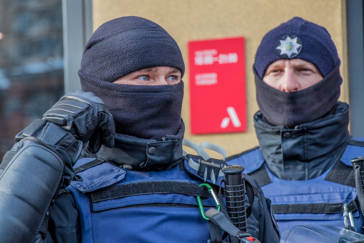 В пресс-службе полиции говорят, что такие меры введены из-за запланированных мероприятий В пресс-службе полиции говорят, что такие меры введены из-за запланированных мероприятий