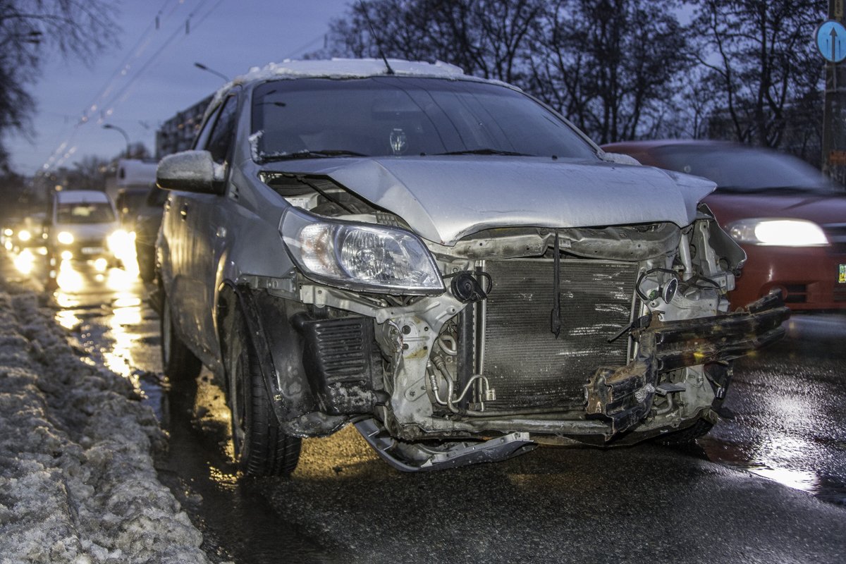 Водитель авто ZAZ нарушил правила дорожного движения и спровоцировал аварию Водитель авто ZAZ нарушил правила дорожного движения и спровоцировал аварию